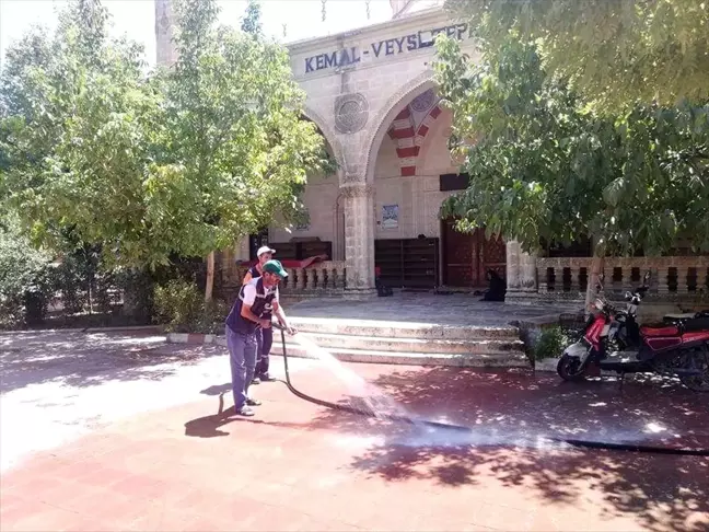 Viranşehir Belediyesi'nden cami temizliği