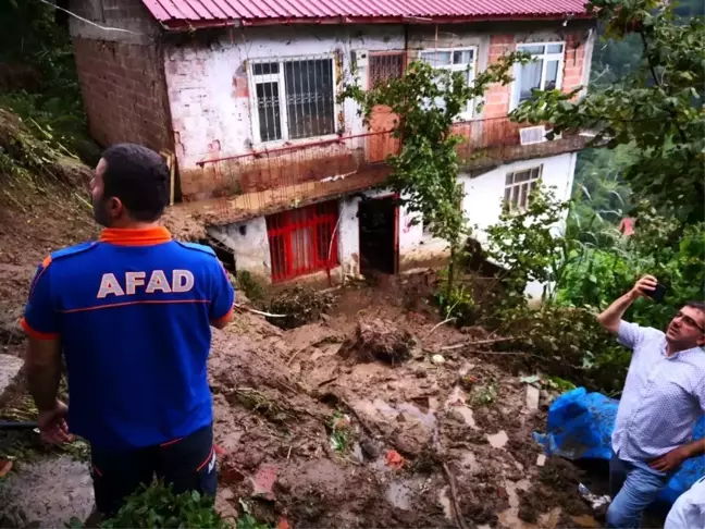 Trabzon'da heyelanda evde mahsur kalan 3 kişi kurtarıldı