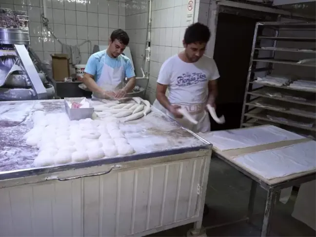 Finike'de pastahane ve fırınlar denetlendi