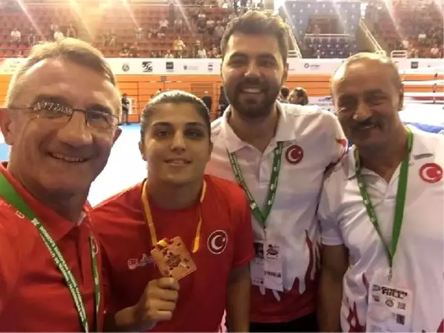 Milli boksörler buse naz çakıroğlu ve elif güneri avrupa şampiyonu