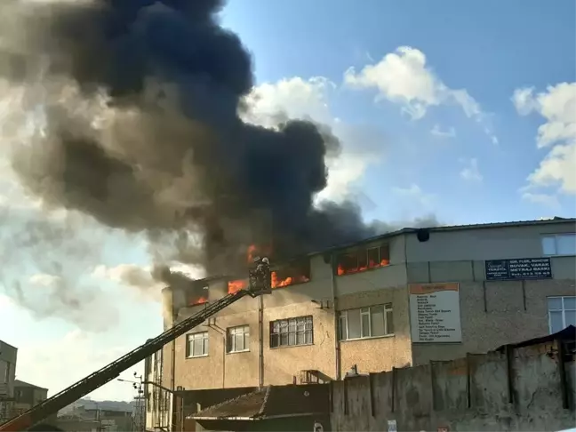 Bayrampaşa'da tekstil atölyesinde yangın