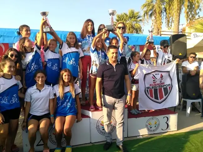 Gelibolulu triatloncular Kuşadası'ndan madalyalarla döndü