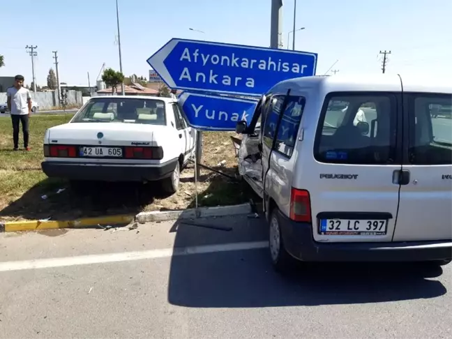 Konya'da otomobille hafif ticari araç çarpıştı: 7 yaralı