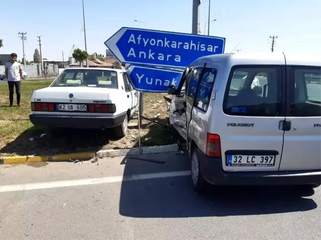 Konya'da otomobille hafif ticari araç çarpıştı: 7 yaralı