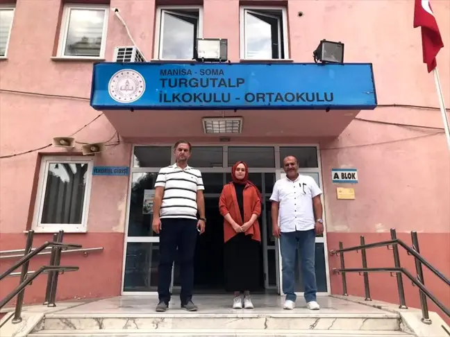 Soma TSO'dan öğrencilere kırtasiye yardımı