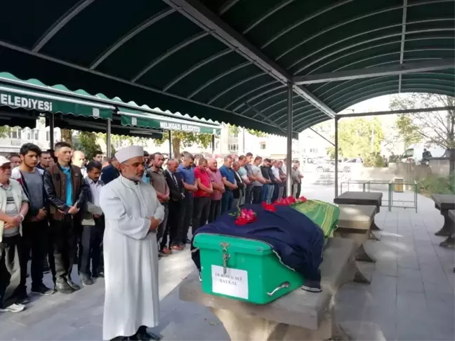Feci kazada hayatını kaybeden genç son yolculuğuna uğurlandı