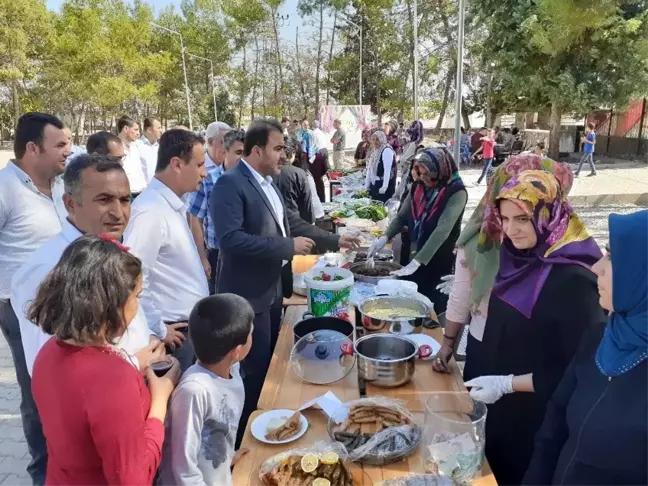 Öğrenciler okulları yararına kermes düzenledi