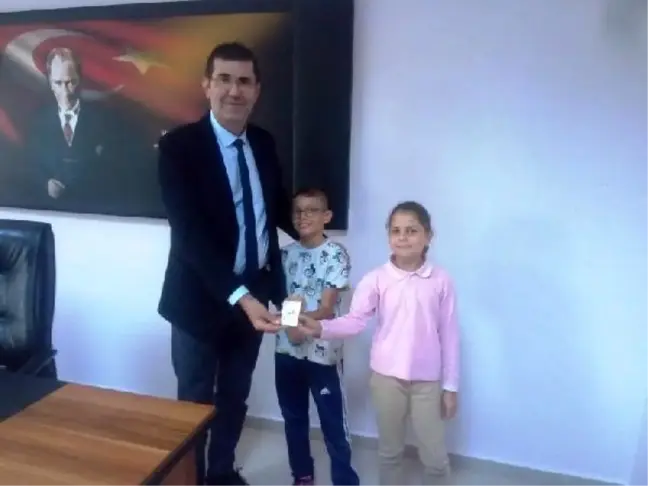 Oyuncak ve kitap satıp kazandıkları 140 tl'yi lösev'e bağışladılar