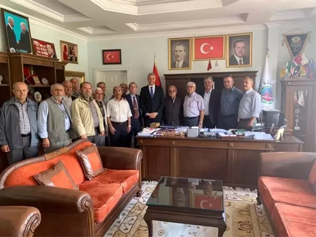 Eynal Kaplıcaları müdavimlerinden Başkan Biçer'e plaket