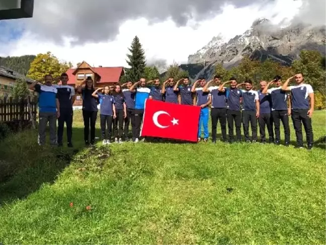 Kayakta 'Buzul Kampı' devam ediyor
