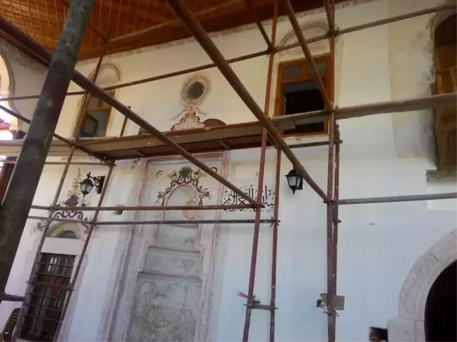 ADÜ'lü öğrenciler cami restorasyonuna katıldı