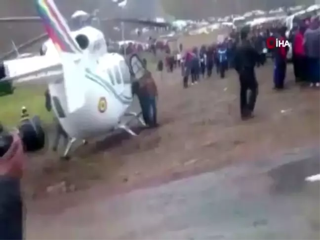 Bolivya Devlet Başkanını taşıyan helikopter acil iniş yaptı