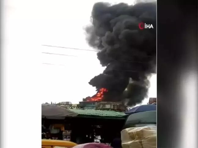 Nijerya'da 5 katlı binada yangın