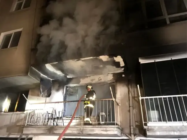 Alevlerin arasında kalan kadın balkondan atladı: 1 yaralı