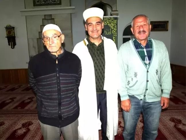 83'lük dede 34 yıldır gönüllü müezzinlik yapıyor