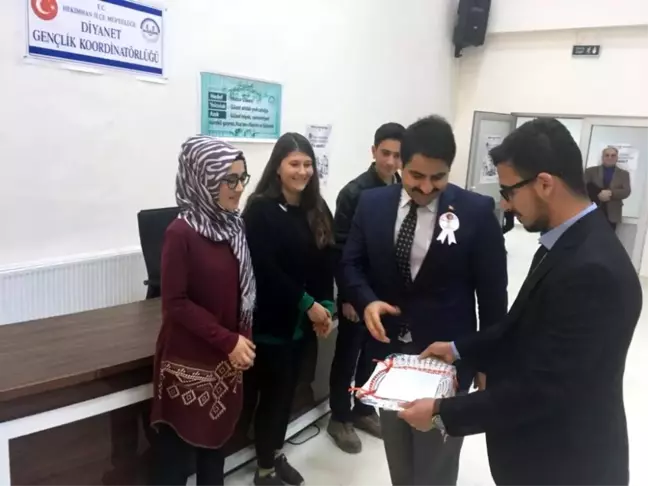 Yarışmada dereceye girenlere ödül verildi