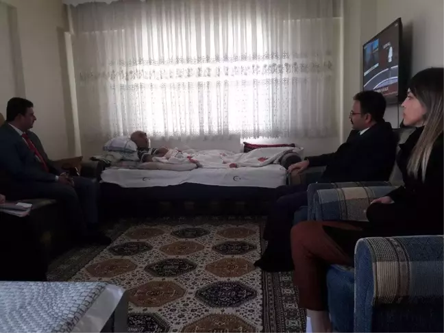 Kaymakam Alkan'dan hasta ziyareti