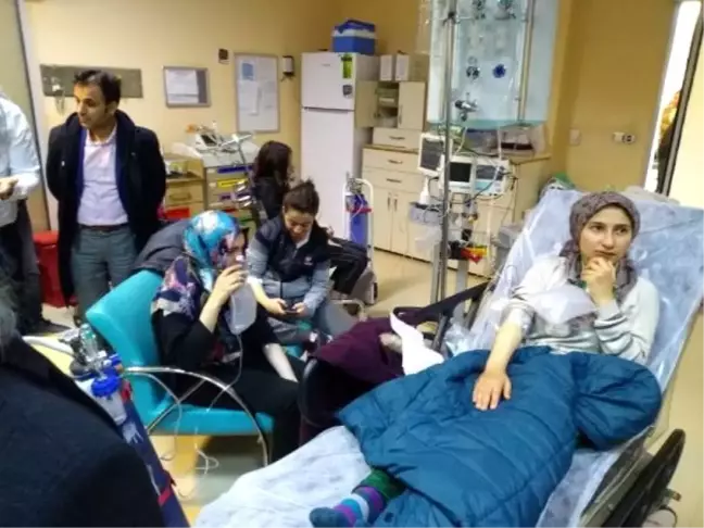 Çorum'da kız öğrenci yurdunda zehirlenme: 105 kişi hastaneye kaldırıldı (5)