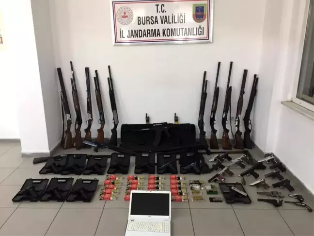 Bursa'da kaçak silah tacirlerine şafak operasyonu... Onlarca silah ve tüfek yakalandı
