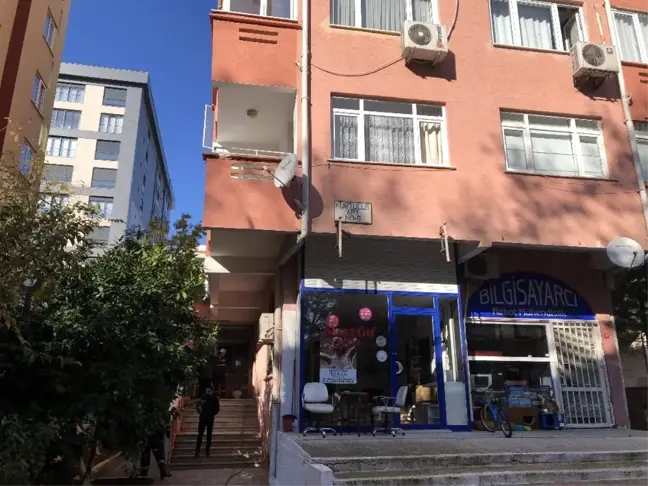 (Özel) Suadiye'de apartmanda yangın paniği