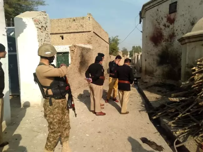 Pakistan'da canlı bomba saldırısı: 1 ölü