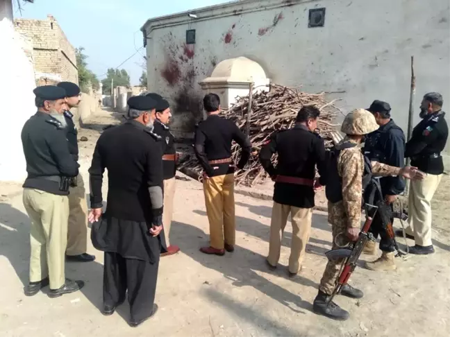 Pakistan'da canlı bomba saldırısı: 1 ölü