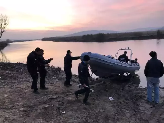 Çatalca'da Durusu Gölü'ndeki kayıp 2 kişiyi arama çalışmaları yeniden başladı