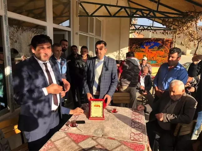 Mahalle muhtarlığından Başkan Çiğdem'e teşekkür plaketi