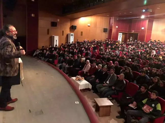 Yazar Sinan Yağmur, Ahlatlı öğrencilerle buluştu