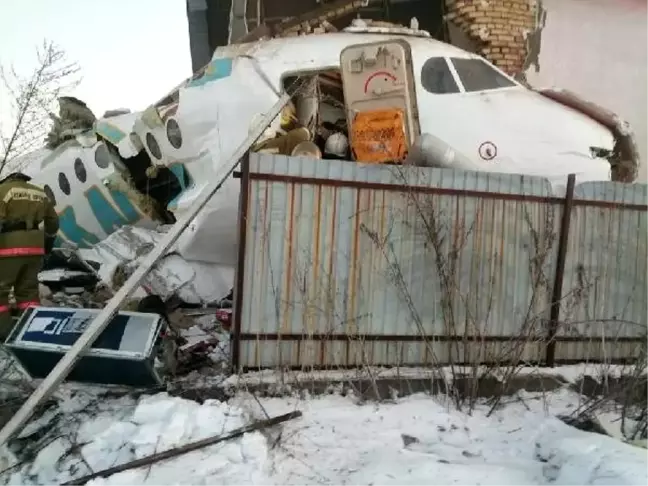 Kazakistan'da uçak kazası: Ölü sayısı 15'e çıktı