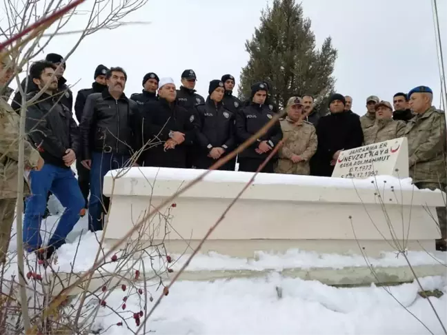 Şehit Nevzat Kaya şehadetinin yıl dönümünde mezarı başında anıldı