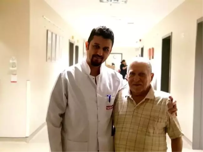 Bağırsağını tıkayan hurma çekirdekleri çıkarıldı