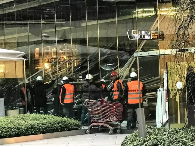 AVM'deki kafeteryanın çatısı çöktü: 6 yaralı