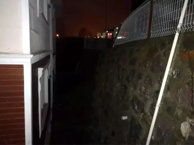 Sakarya'da istinat duvar çöktü: 1 yaralı, 2 bina tahliye edildi