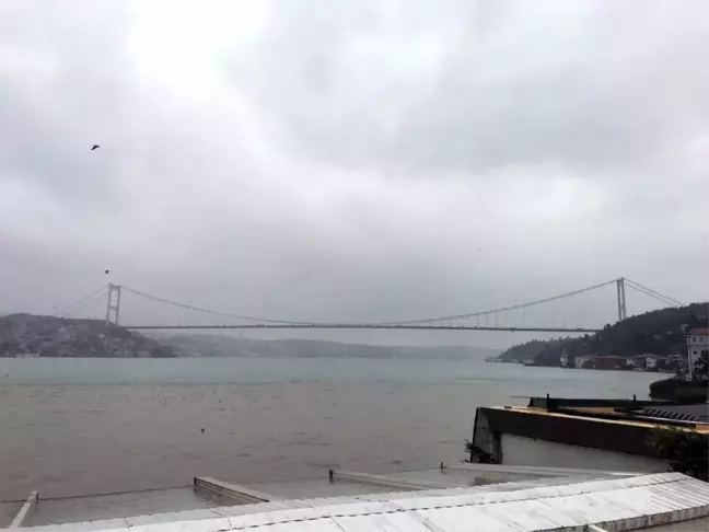 Anadolu Hisarı sahiline çamur aktı