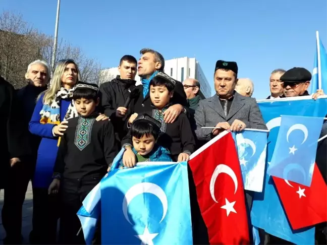 Kızılay Meydanı'nda Uygur Türklerine destek eylemi
