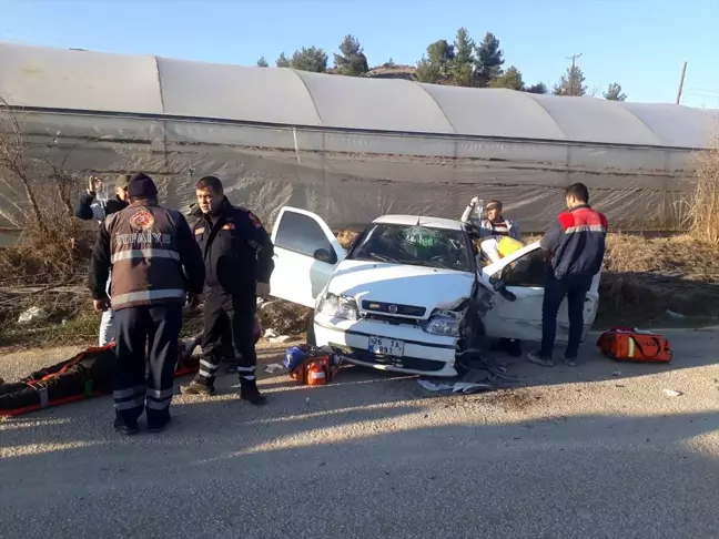 Bilecik'te otomobil kamyonla çarpıştı: 2 yaralı