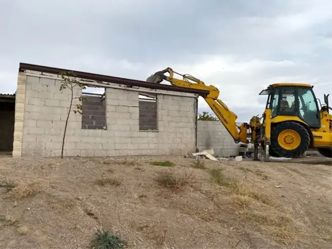 Göreme'de 46 kaçak yapı yıkıldı