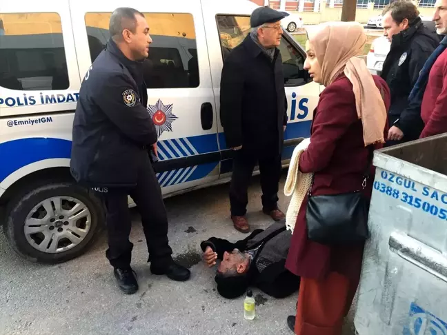 Elazığ'da çöp konteynerinde baygın bulunan kişi hastaneye kaldırıldı