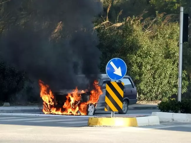 Antalya'da alev alan otomobil kullanılmaz hale geldi