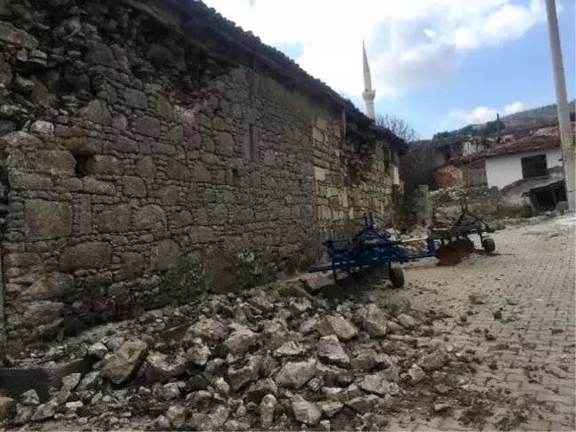 Manisa'da 5.4'lük depremin ardından artçılar sürüyor (5)