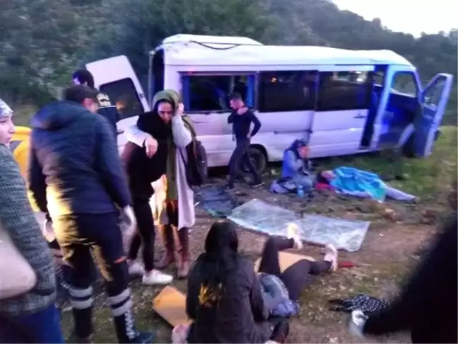 Bodrum'da servis minibüsü takla attı: 11 işçi yaralı