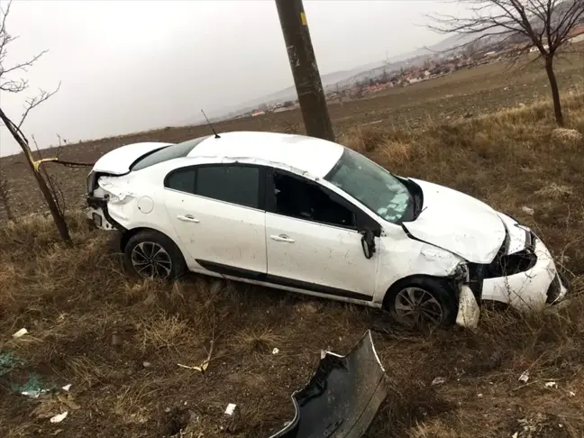 Kulu'da otomobil şarampole devrildi: 3 yaralı