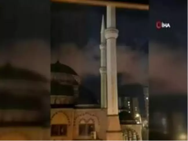 110 kilometre hızla esen rüzgar minareleri salladı