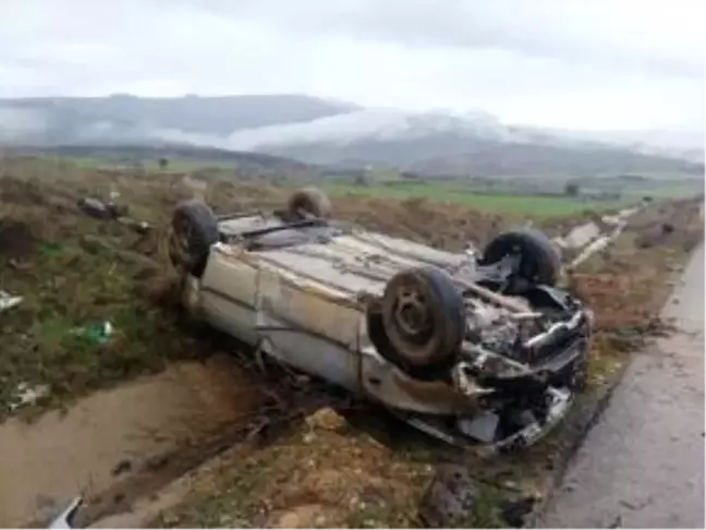 Gaziantep'te otomobil devrildi: 3 yaralı
