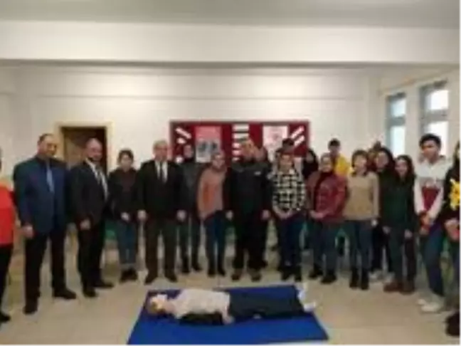 Lise öğrencileri ve AFAD gönüllülerine ilk yardım farkındalık eğitimleri