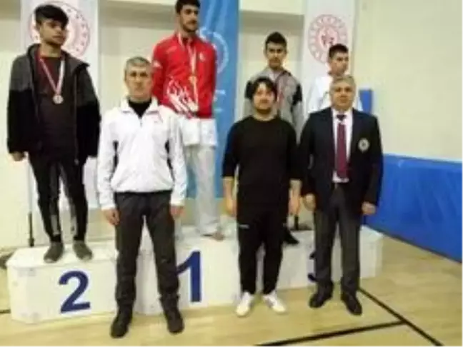 Doğan karate müsabakalarından başarıyla döndü