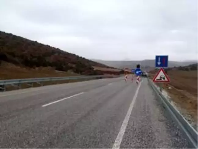 Afyonkarahisar'da yağış nedeniyle yol çöktü