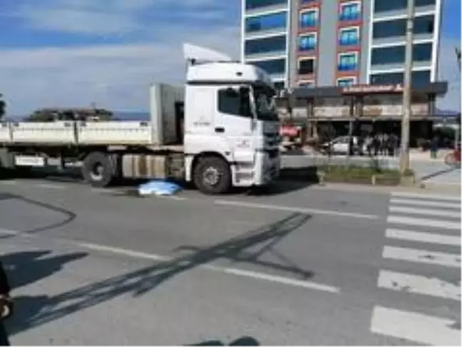 Mersin'de motosiklet tırın altında kaldı: 1 ölü