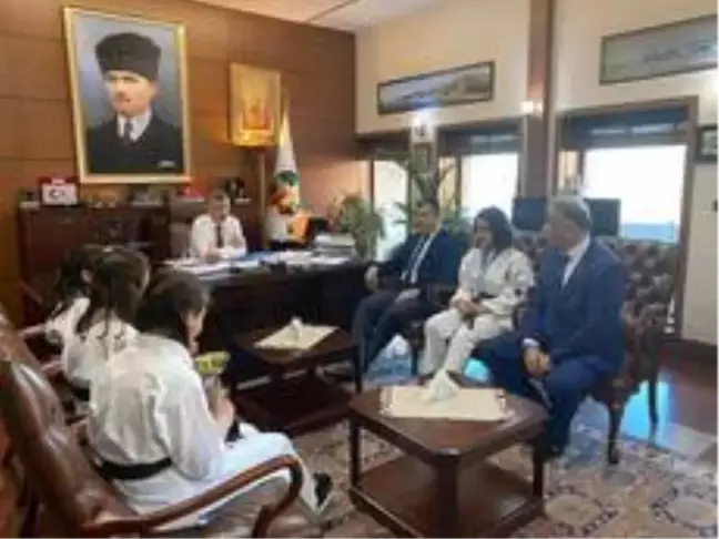 Avrupa şampiyonasında dereceye giren sporcular Vali'ye çıktı